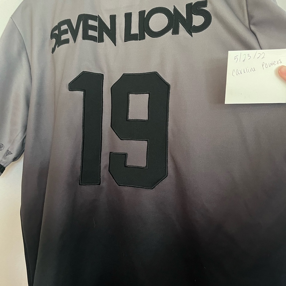 Seven Lions 2019 Purple Gradient Jersey, Size L. Perfect condition.
